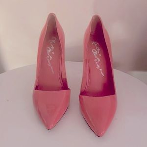 Beautiful coral 3.5" heel. Perfect for spring/summer. Lightly worn